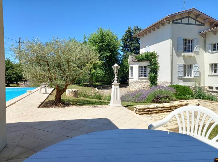 Location de vacances pour 11 personnes, avec jardin ainsi que terrasse et piscine à Sainte-Livrade-sur-Lot - 2