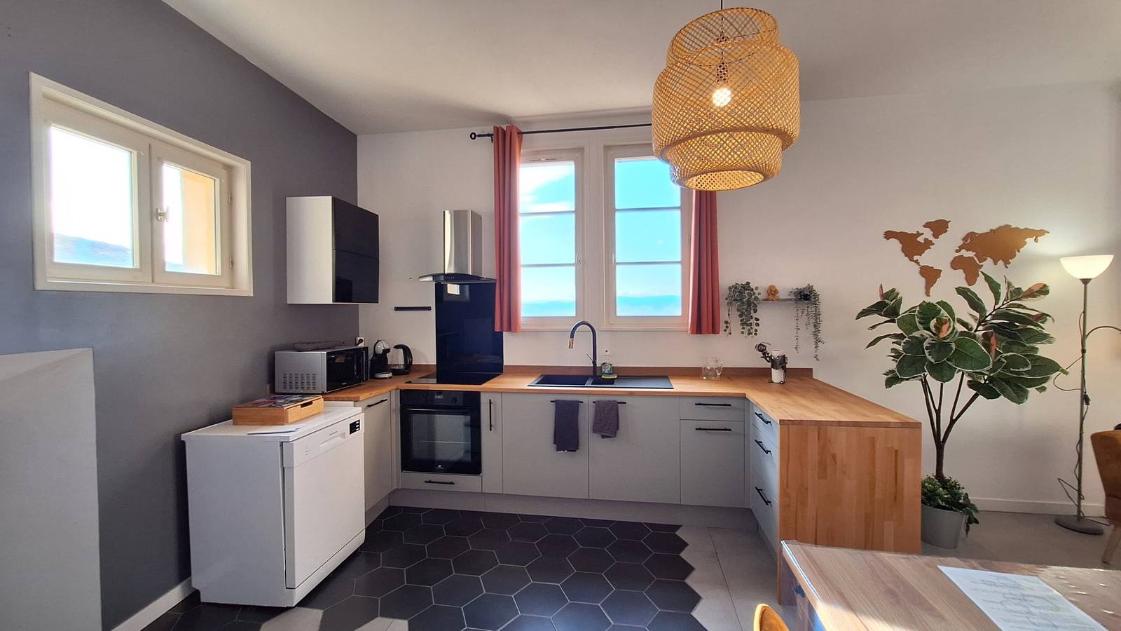 Appartement entier, La Bulle Dorée, gîte cosy & balnéo dans village médiéval in Oingt, Région de Villefranche-sur-Saône