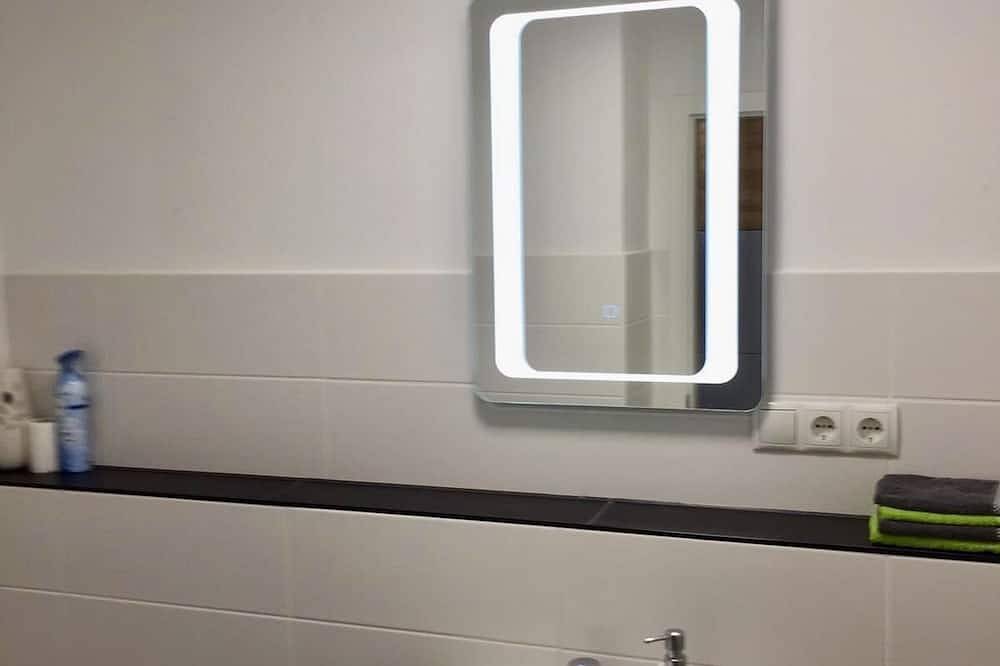Ganze Wohnung, Kl25: Newly renovated Apartment centrally located in Kaiserslautern in Kaiserslautern, Saar-Nahe-Bergland