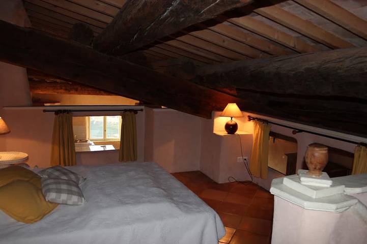 Location de vacances pour 6 personnes, avec jacuzzi ainsi que jardin et piscine à Varages - 2