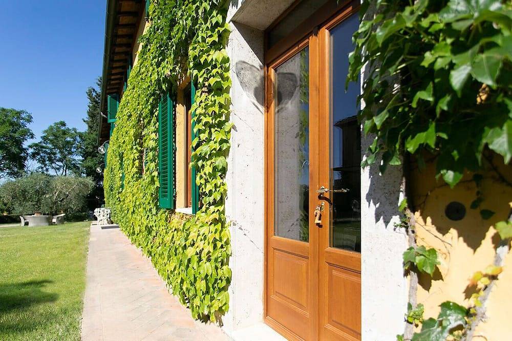 Luxury apartment with pool: dolce vita at 15' on foot from the heart of Siena! in Siena, Siena Province