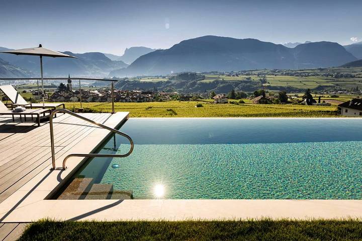 Ferienwohnung für 4 Personen, mit Balkon und Terrasse sowie Garten und Pool in Eppan an der Weinstraße