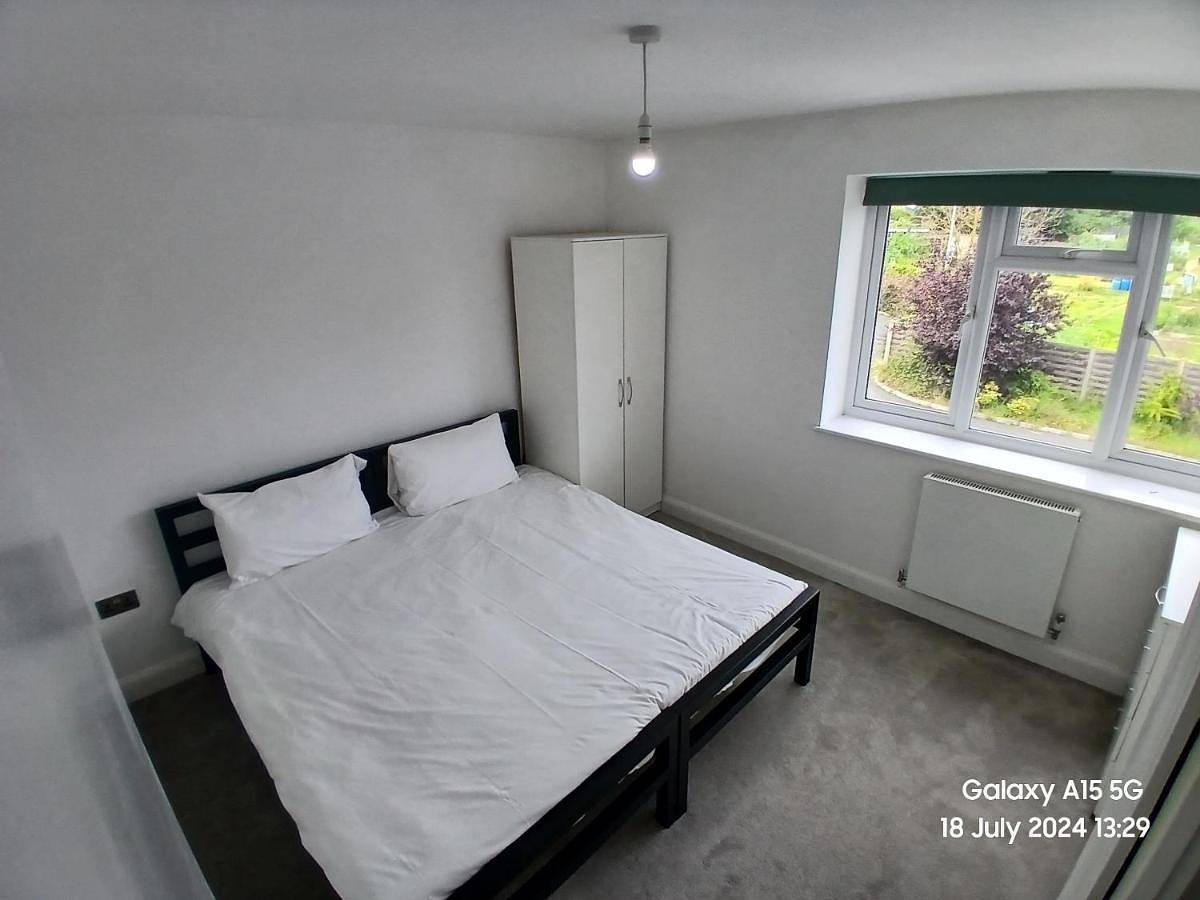 Four-Bedroom House in Havering, London