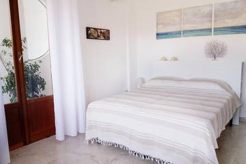Villa for 5 Guests in Mondello Beach, Mondello, Picture 2