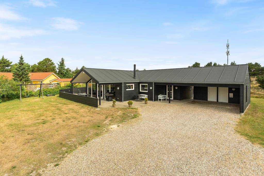 Well-maintained activity house with fireplace, sauna and whirlpool in Blavand, Región de Varde