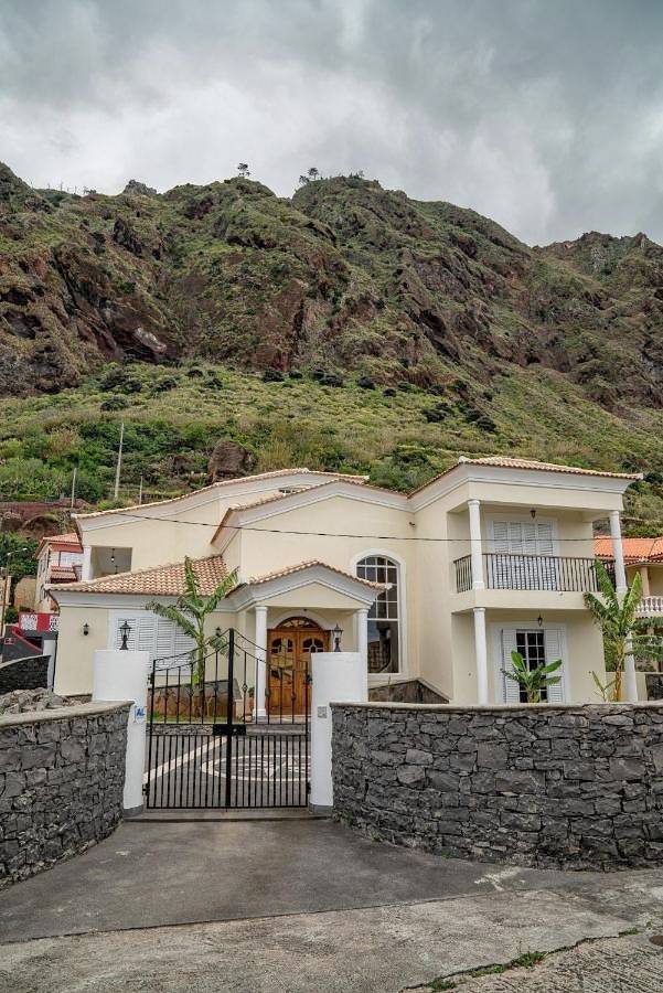 Location de vacances pour 9 personnes, avec Balcon et Terrasse ainsi que Jardin et Vue à Paul Do Mar - 4