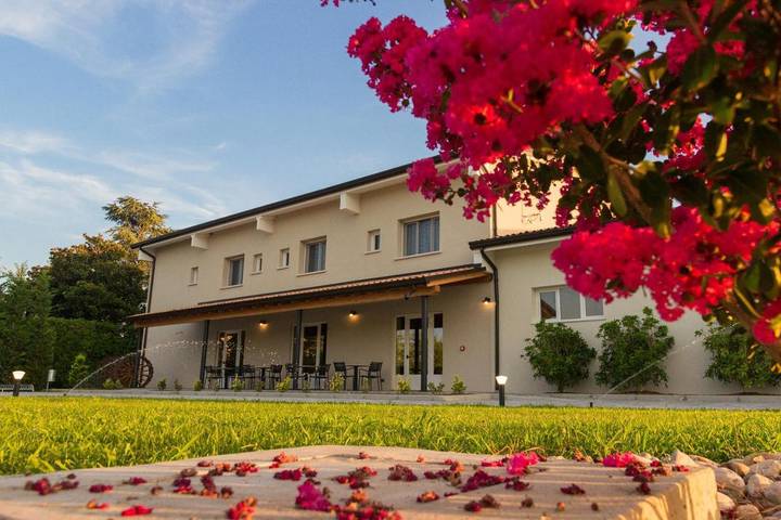 Location de vacances pour 2 personnes, avec Jardin ainsi que Piscine et Vue à San Donà di Piave