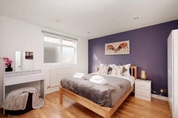 Holiday Rental for 9 People in Kingston upon Thames, London, Photo 3