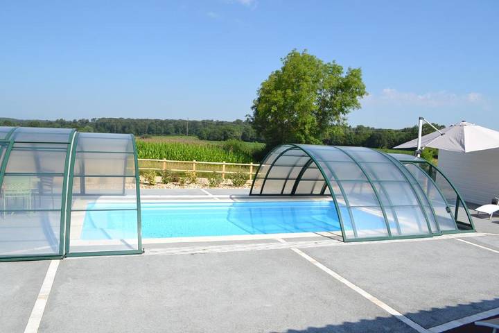 Location de vacances pour 12 personnes, avec jardin ainsi que piscine et vue à Mervent - 4