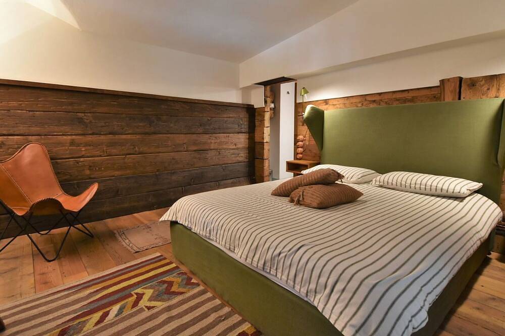 Villa indipendente con vasca idromassaggio, Wifi, Tv, terrazza, animali ammessi, parcheggio in Madesimo (Borgo), Madesimo
