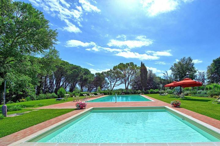 Villa per 22 persone, con balcone e piscina in Pisa e dintorni