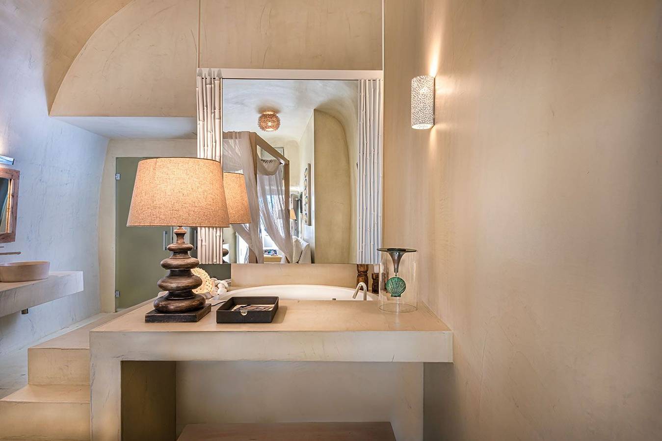 Magical Senior Suite with Outdoor Heated Plunge Pool & Indoor Heated Jacuzzi in Firostefani, Thera