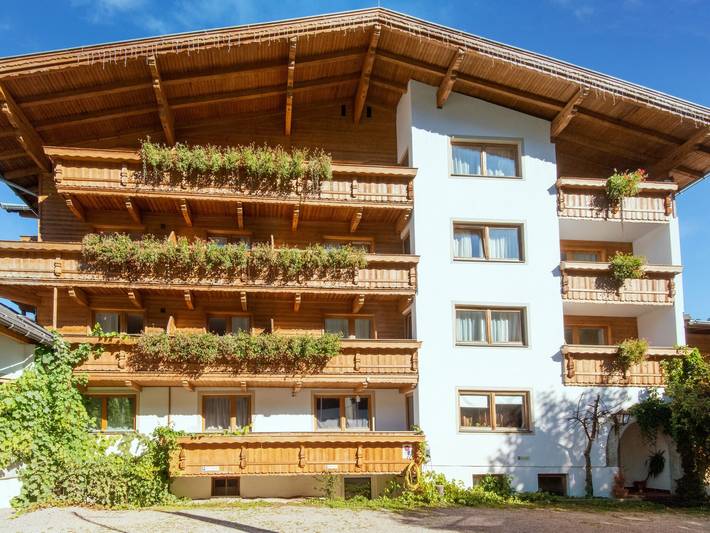 Ferienwohnung für 20 Personen, mit Terrasse und Garten sowie Pool und Sauna in Wildschönau