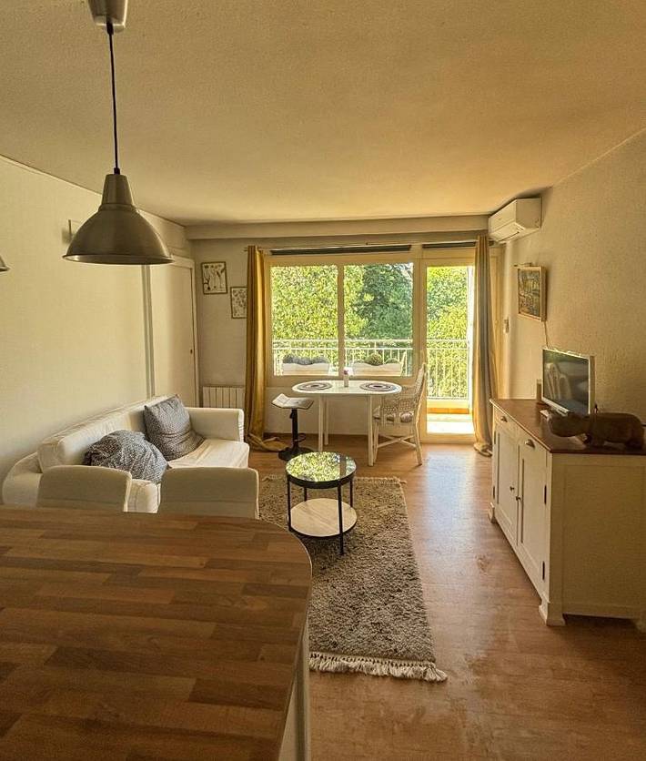 Gîte pour 3 personnes, avec Terrasse et Vue dans Casino de Greoux les Bains