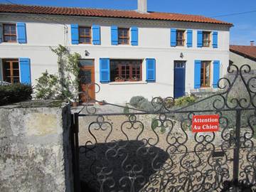 Chambre d’hôte pour 2 personnes, avec vue et jardin à Burie