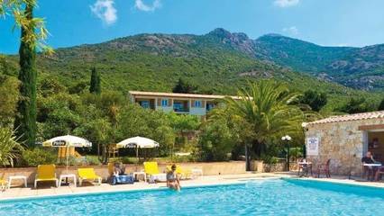 Gîte pour 4 personnes, avec vue ainsi que jardin et piscine, animaux acceptés à Galéria