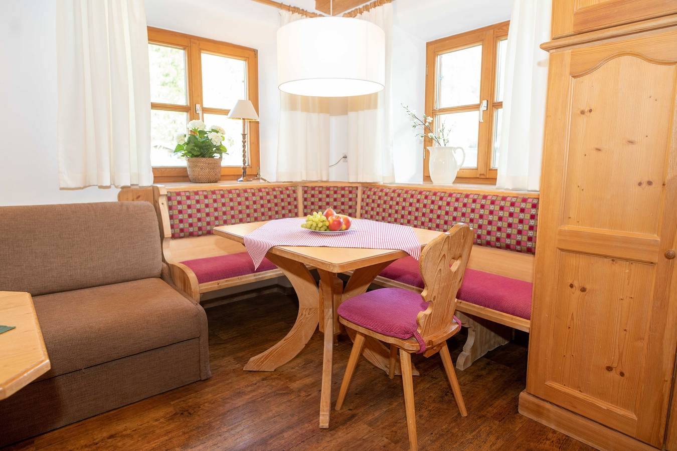 Ganze Ferienwohnung, Knoglerhof inkl. Chiemgaukarte - 1 Appartement 35qm, Balkon, Kochnische, 1 Wohnschlafzimmer, max 2 Pers, Wlan in Ruhpolding, Bayerische Alpen