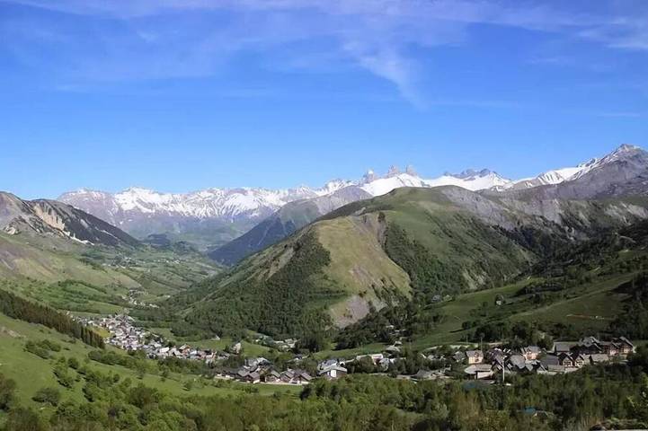 Gîte pour 4 personnes, avec Piscine dans Office De Tourisme De Saint Sorlin D Arves
