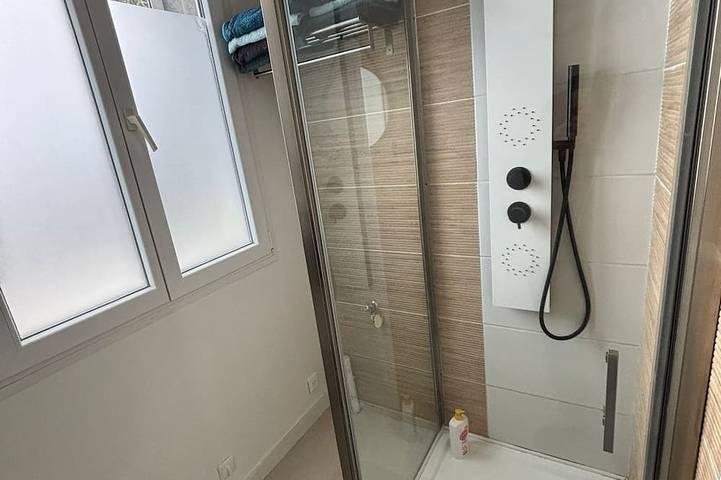 Duplex Cosy à Floirac – Votre Havre de Lumière et de Confort in Floirac, Région de Bordeaux