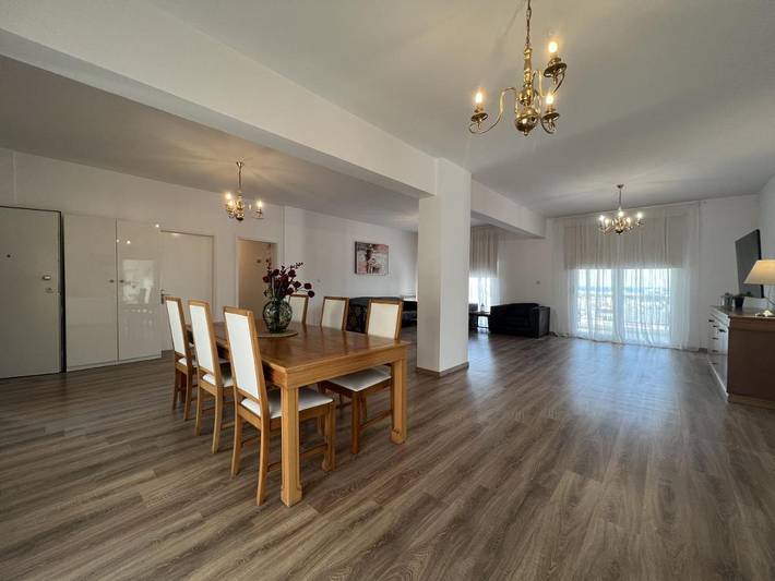 Ferienwohnung für 2 Personen, mit Ausblick und Seeblick sowie Balkon in Limassol