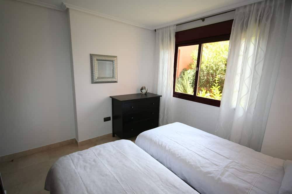 Apartamento entero, Golf gratuito, tenis, pádel, gimnasio, 4 piscinas, incluida climatizada in Ojén, Sierra de las Nieves