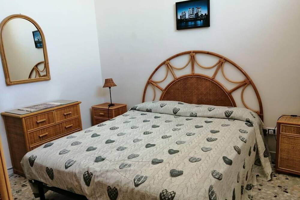 Entire apartment, A spacious and well furnished apartment, perfect for families or groups of friends. in Pulsano, Gulf of Taranto