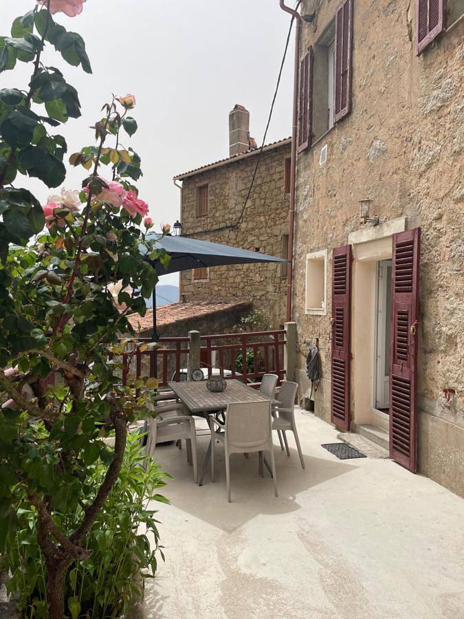 Location de vacances pour 5 personnes, avec vue et jardin à Coggia