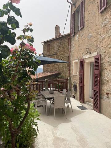 Location de vacances pour 5 personnes, avec jardin et vue à Coggia