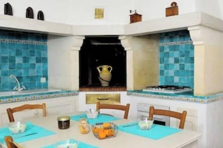 Gîte pour 9 personnes, avec jacuzzi et terrasse à Arles