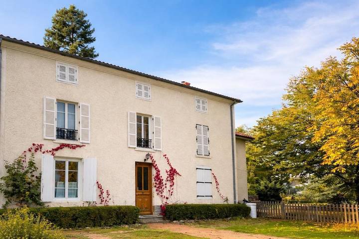 Location de vacances pour 14 personnes, avec sauna et piscine ainsi que vue et jardin à Ouches