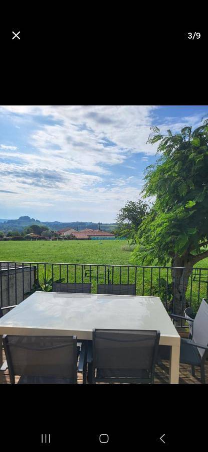 Location de vacances pour 3 personnes, avec Balcon et Terrasse ainsi que Jardin et Vue à Saint-Laurent-les-Tours