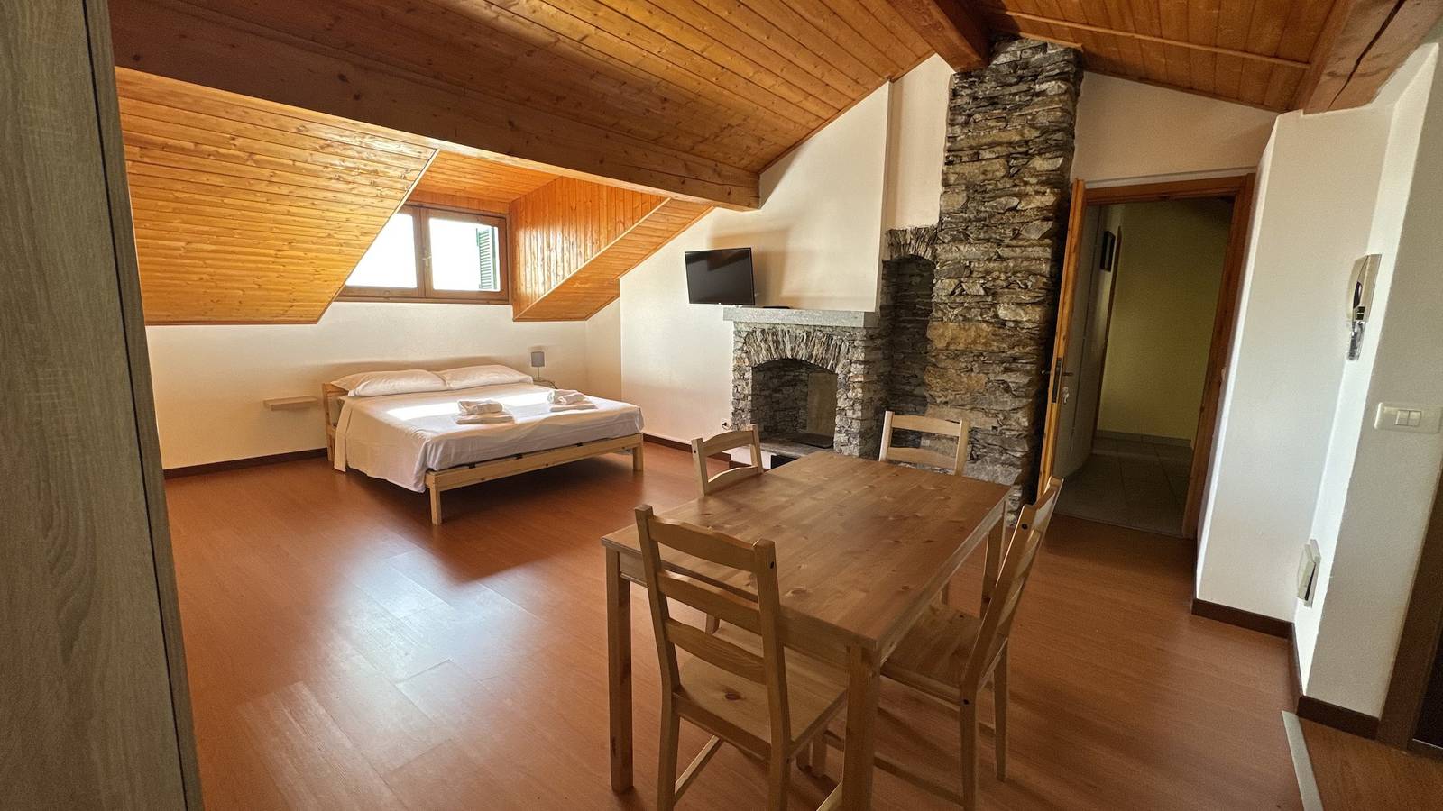Entire apartment, Holiday apartment for 2 people in Viggiona, Trarego Viggiona