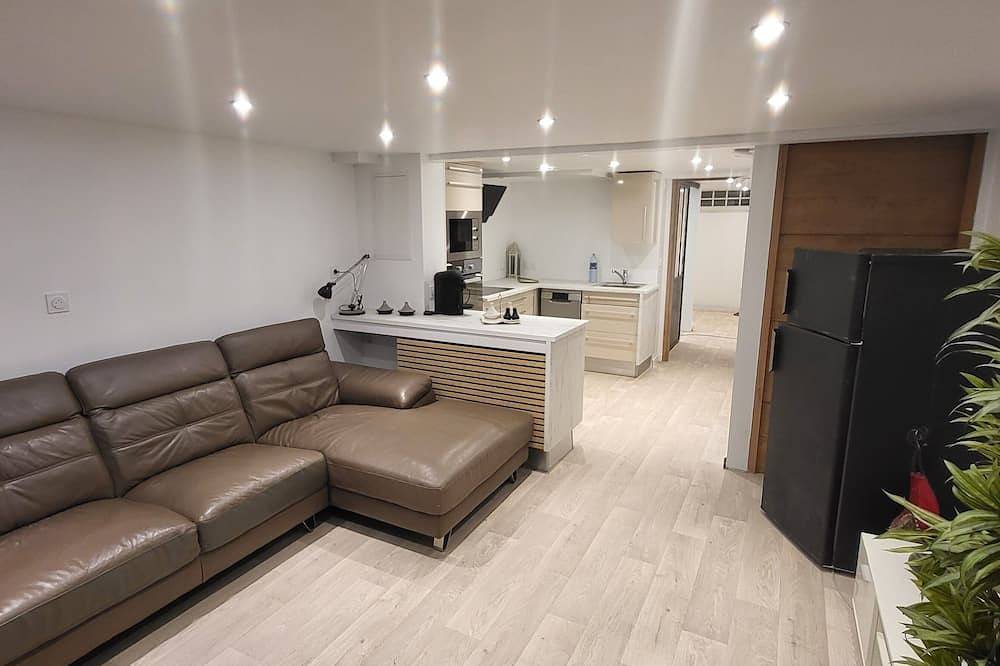 Ganze Wohnung, Detached apartment 9 minutes' walk from the station in Épône, Yvelines
