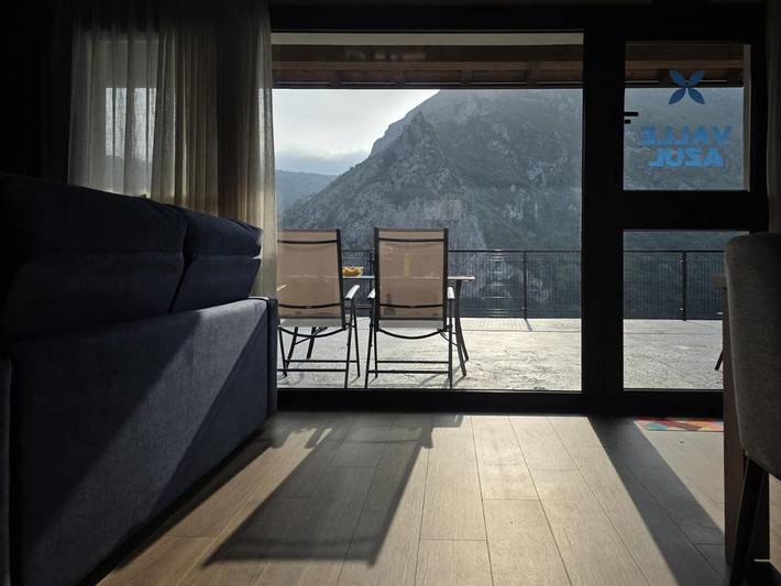 Casa rural para 5 personas, con jardín además de vistas y piscina en Morcín