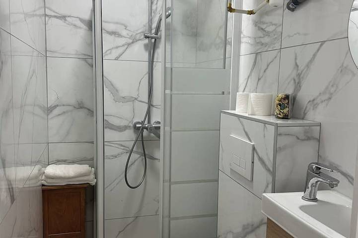Ganze Wohnung, New studio apartment, 2 minutes from the Dijon train station – for 1 to 2 people in Dijon, Dijon und Umgebung