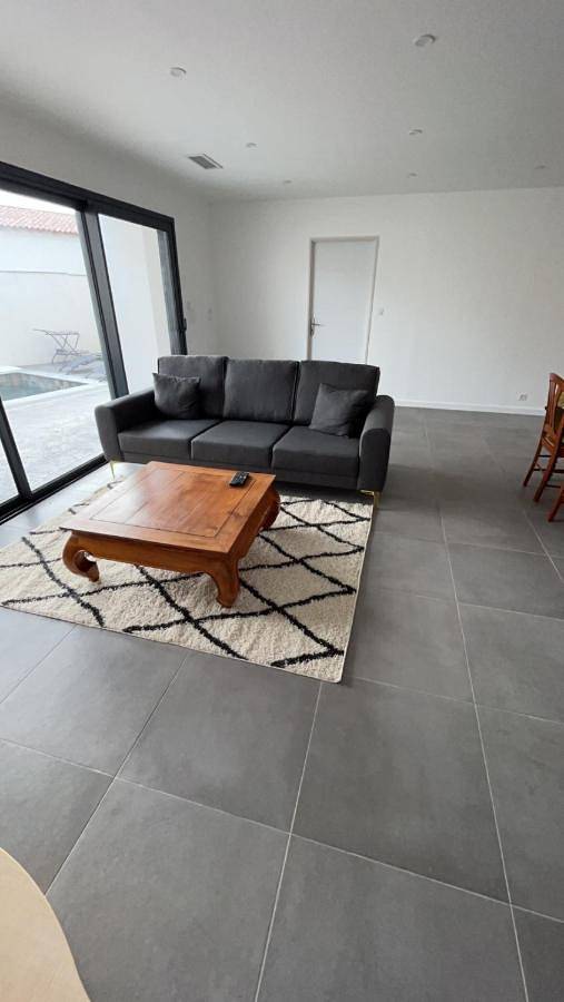 Location de vacances pour 6 personnes, avec piscine ainsi que jardin et vue, animaux acceptés à Gignac - 3