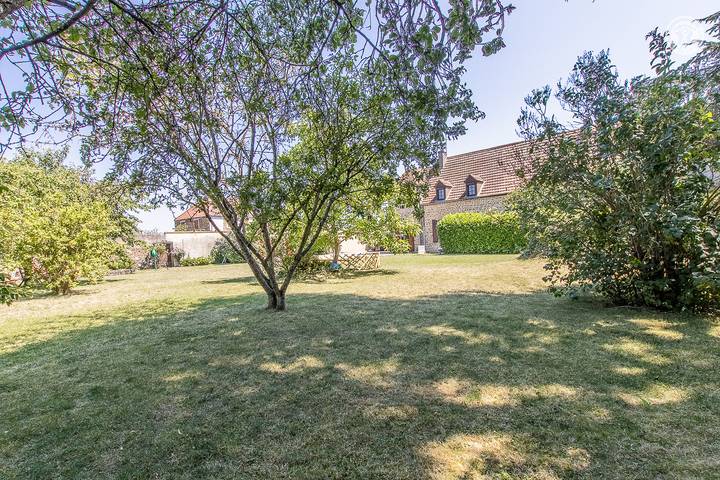Gîte pour 6 personnes, avec terrasse ainsi que jardin et piscine à Saint-Sernin-du-Plain - 4