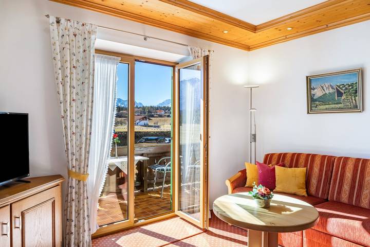 Appartement entier, Appartement 'Alpenblick Tilly - Soiernsee' avec vue sur la montagne, jardin commun et Wi-Fi in Krün, Alpes bavaroises