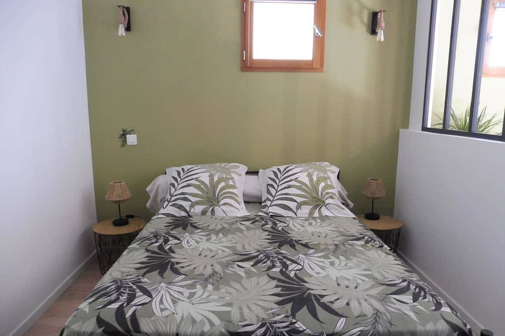 Entire apartment, Beautiful studio 3* near Avignon with swiming pool in Le Pontet, Vaucluse