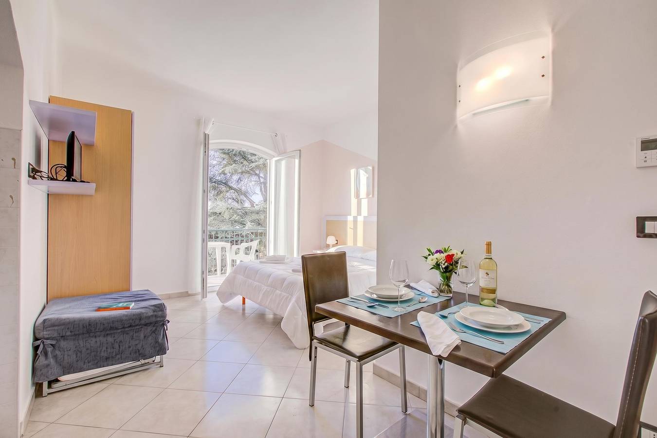 Appartement entier, Seaview Pool Retreat - M10 in Andora, Riviera di Ponente