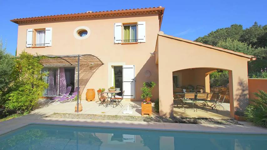 Ferienhaus für 7 Personen, mit Pool und Garten