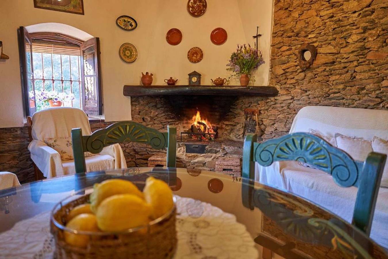 Casa di campagna 'Navalgatos' con vista sulle montagne, piscina privata e terrazza privata in Fuenteheridos, Sierra de Aracena y Picos de Aroche