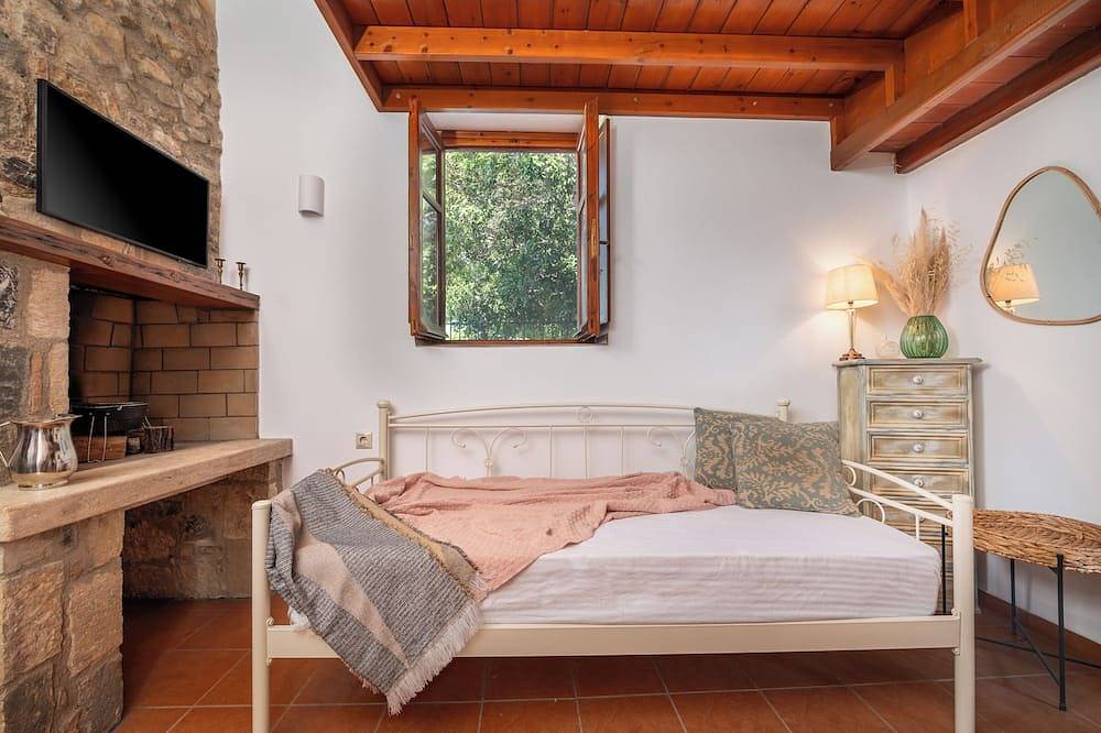 Pirgali Stone House!\na romantic  Greek House with all hotel amenities! in Kos Stadt, Kos