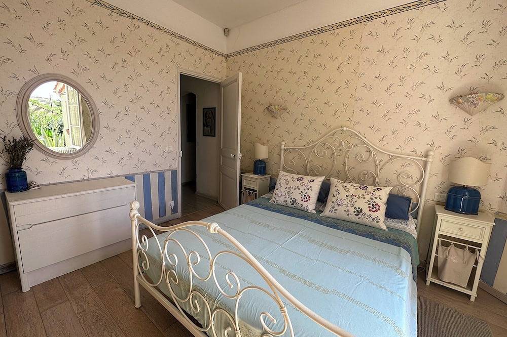 2 Schritte von den Stränden schöne Villa mit Garten in Antibes, Mittelmeerküste (Frankreich)