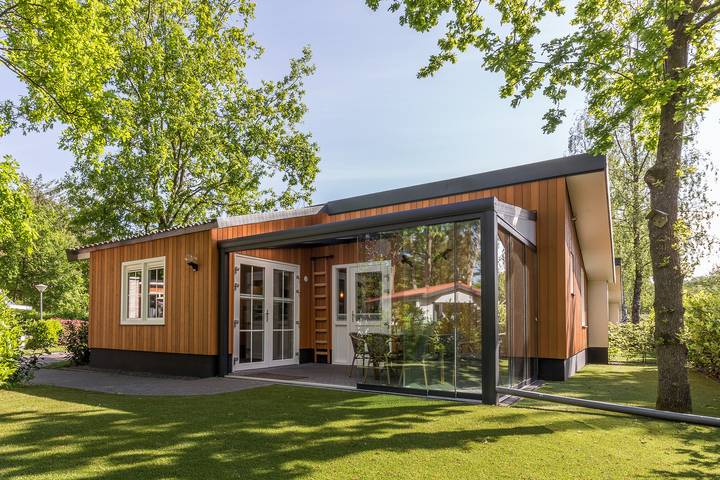 Vakantiehuis voor 6 personen, with Balkon/Terras and Terras as well as Tuin and Kinderzwembad in De Bult