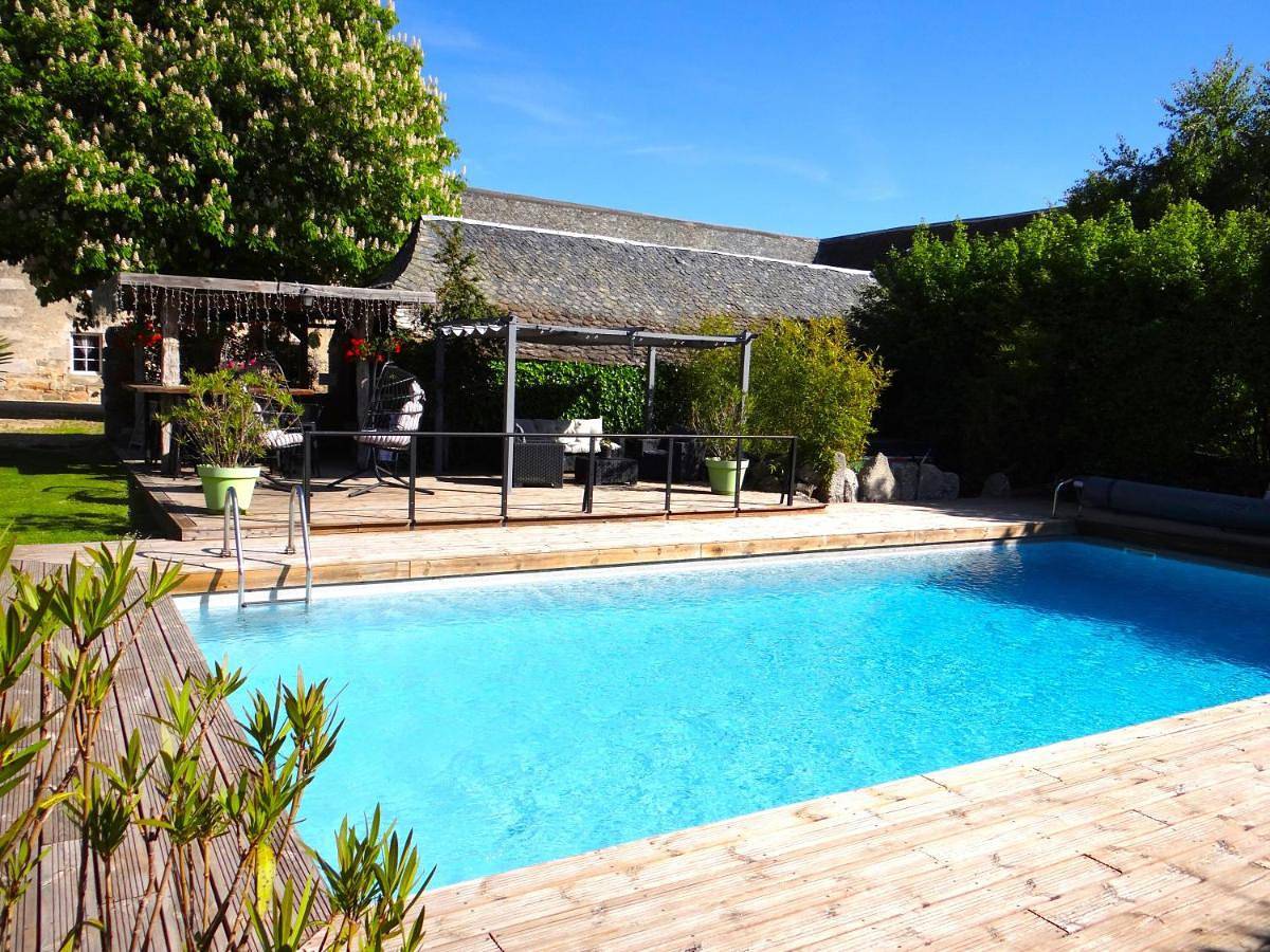 La maison de Gilbert Jacuzzi Piscine chauffée in Chaudes-Aigues, Région de Saint-Flour