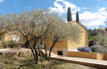 Gîte pour 4 personnes, avec jardin et terrasse à Saint-Cannat
