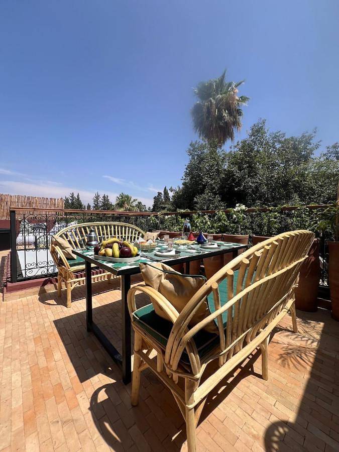 Villa pour 4 personnes, avec terrasse ainsi que piscine et jacuzzi à Marrakech