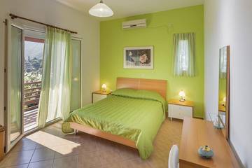 Villa for 6 People in Samos, Photo 1