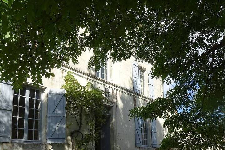 Gîte pour 10 personnes, avec jardin à Antran